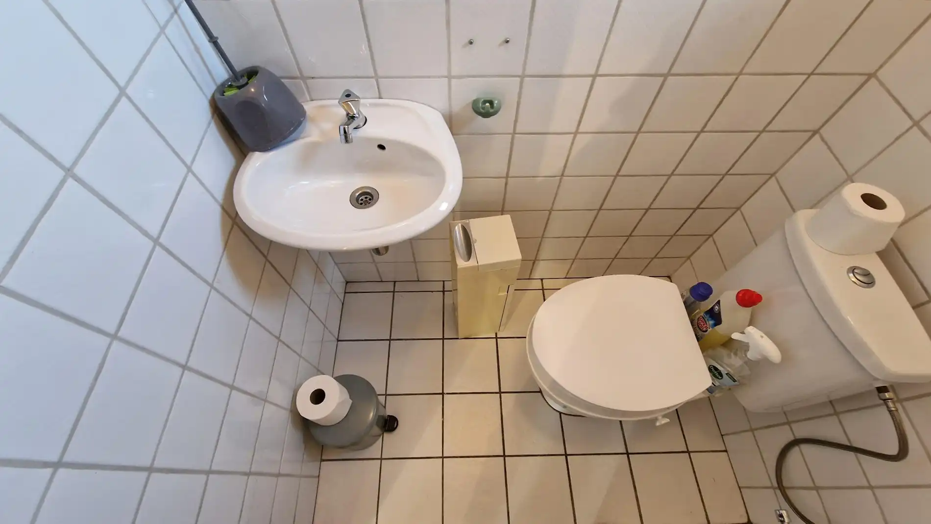 Open bebouwing met ruime tuin en garage foto 14