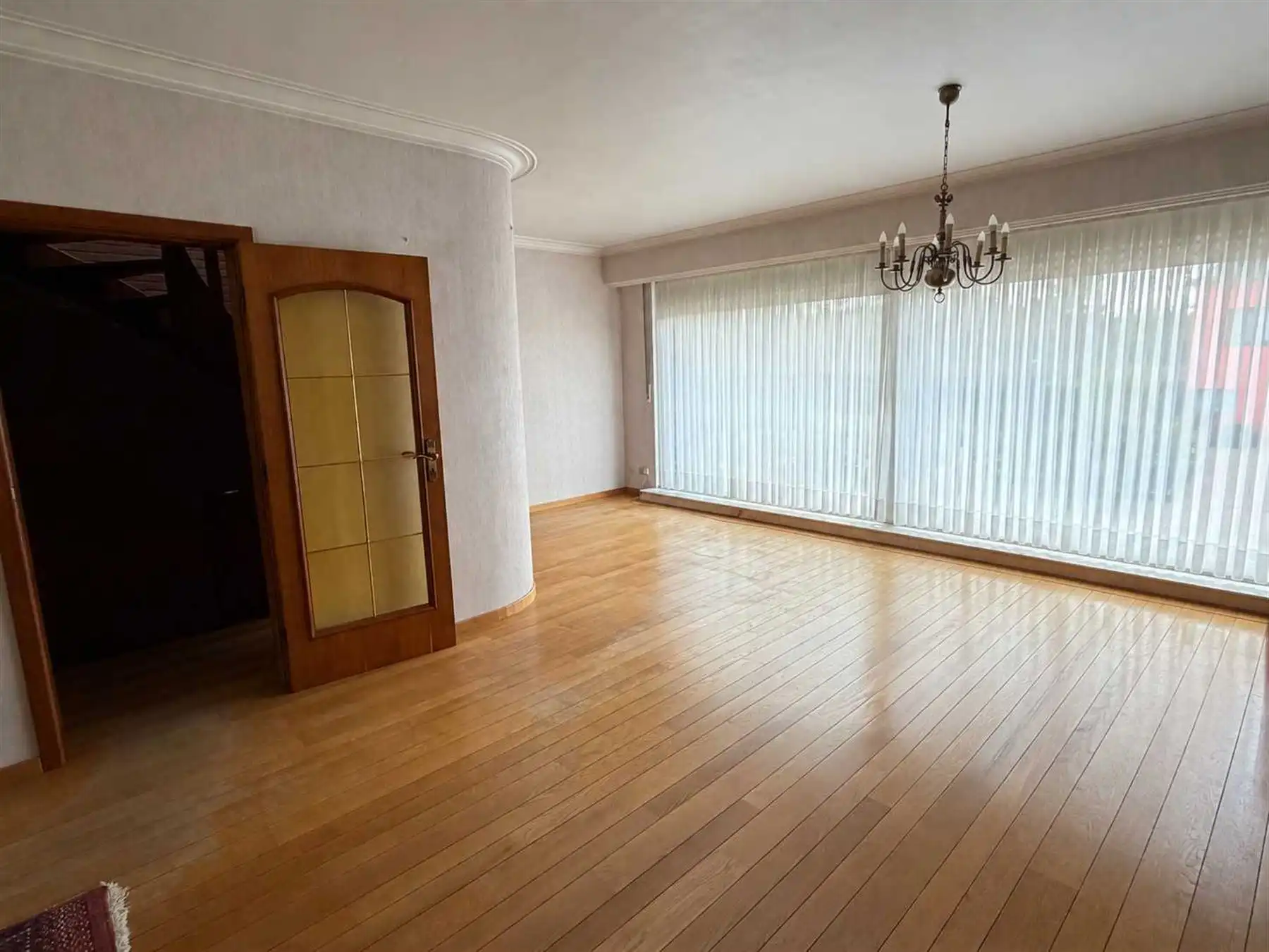 Ruime bel-etagewoning met 3 slk's, grote garage en tuin.  foto 6