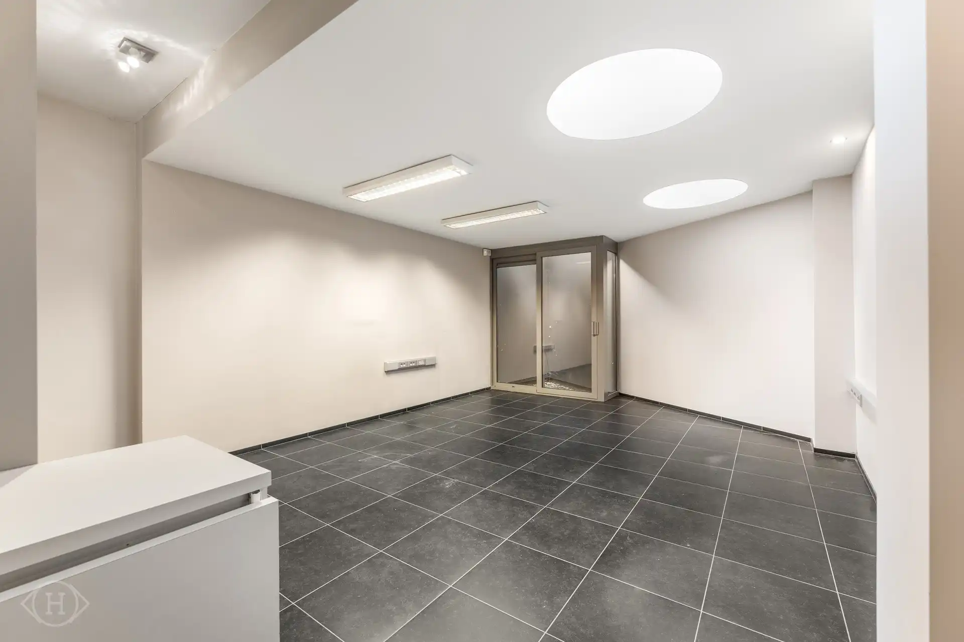 Opbrengsteigendom: Ruim kantoor + duplexappartement foto 8