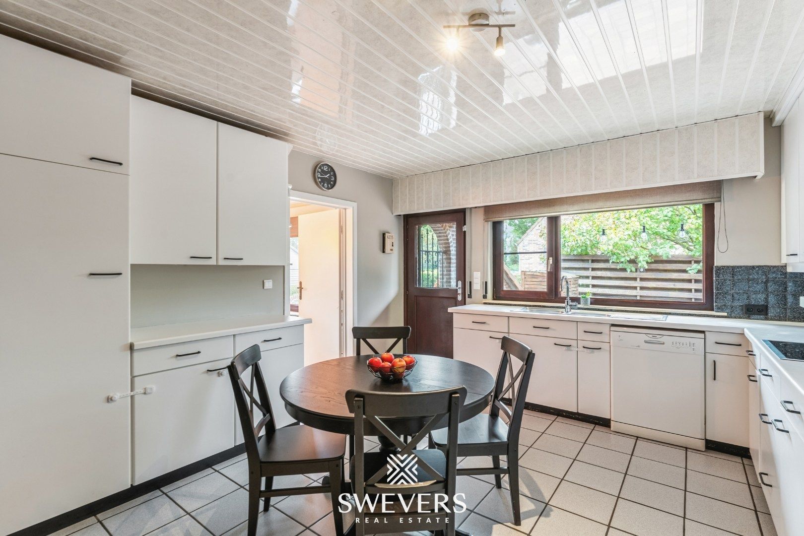 Instapklare gezinswoning met 5 slaapkamers en zonnige tuin te Genk foto 10