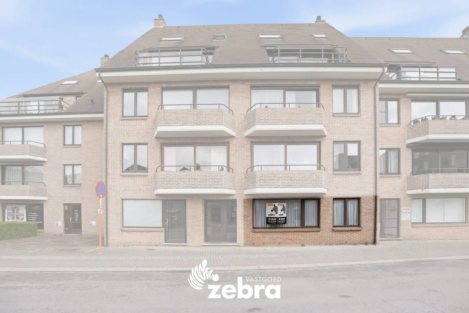 Gelijkvloers 2-slaapkamerappartement met terras en garage in centrum Tielt! foto 2