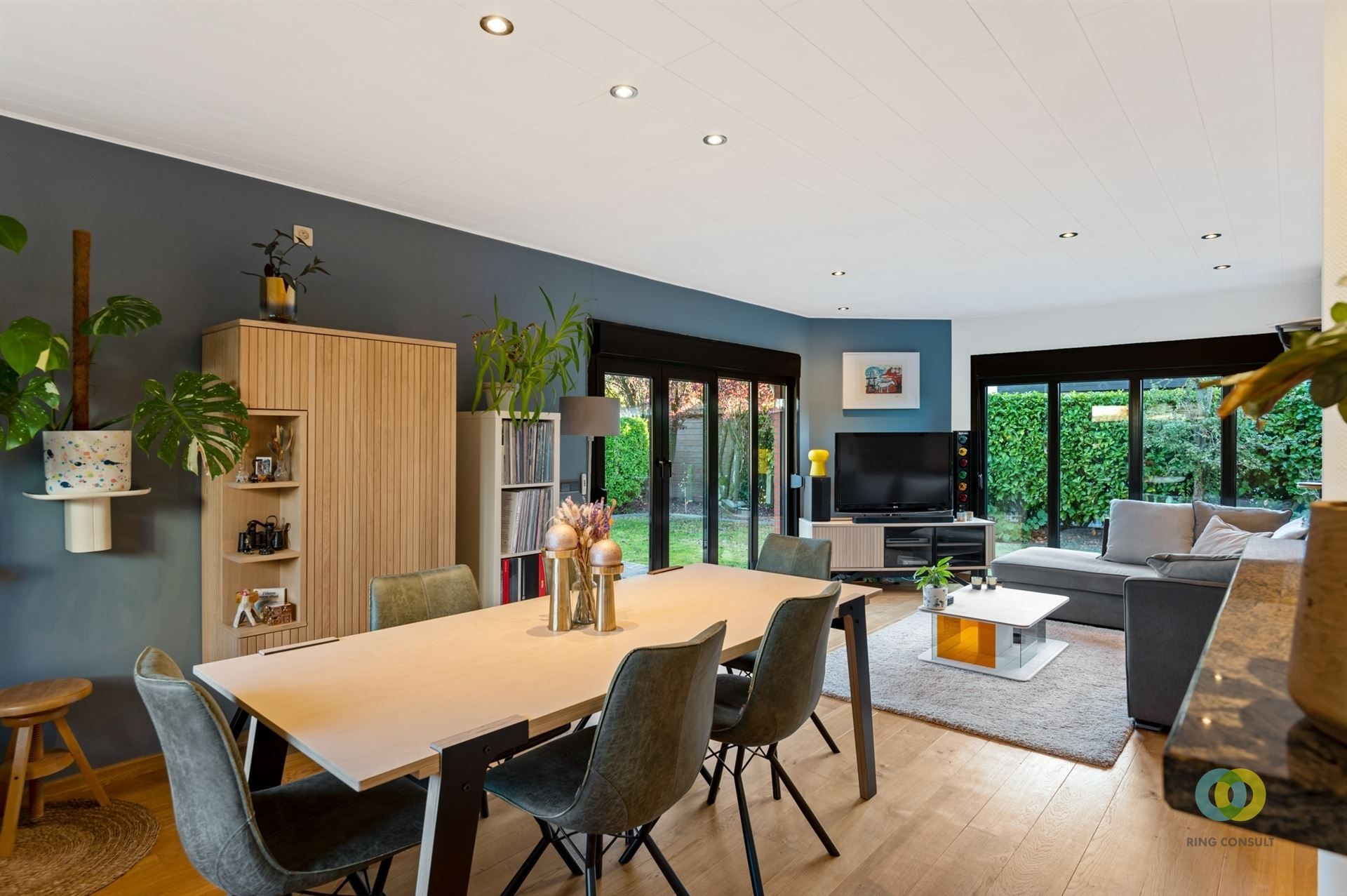 Residentieel gelegen bungalow met garage foto 5