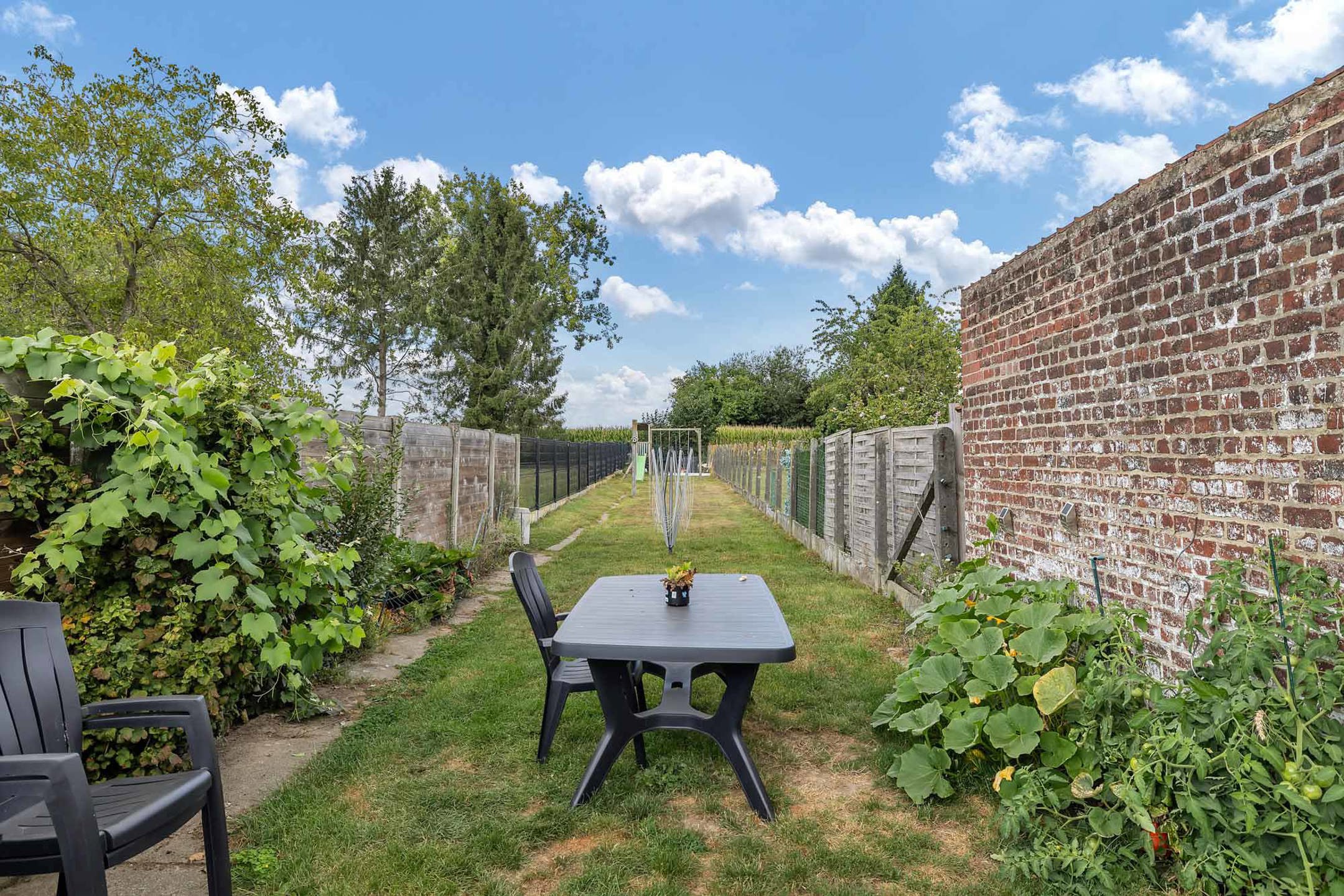 Op te frissen/te renoveren woning op strategische locatie foto 20