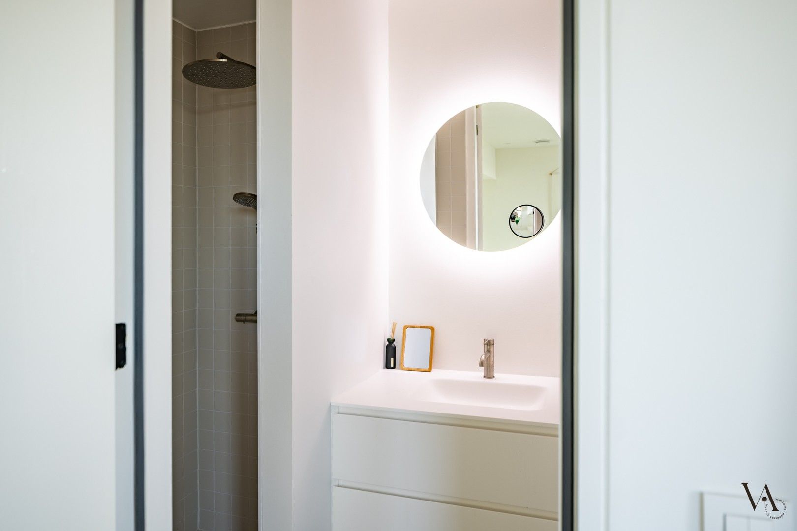 Compacte kantoor- of bureauruimte met eigen ingang in het groen foto 6