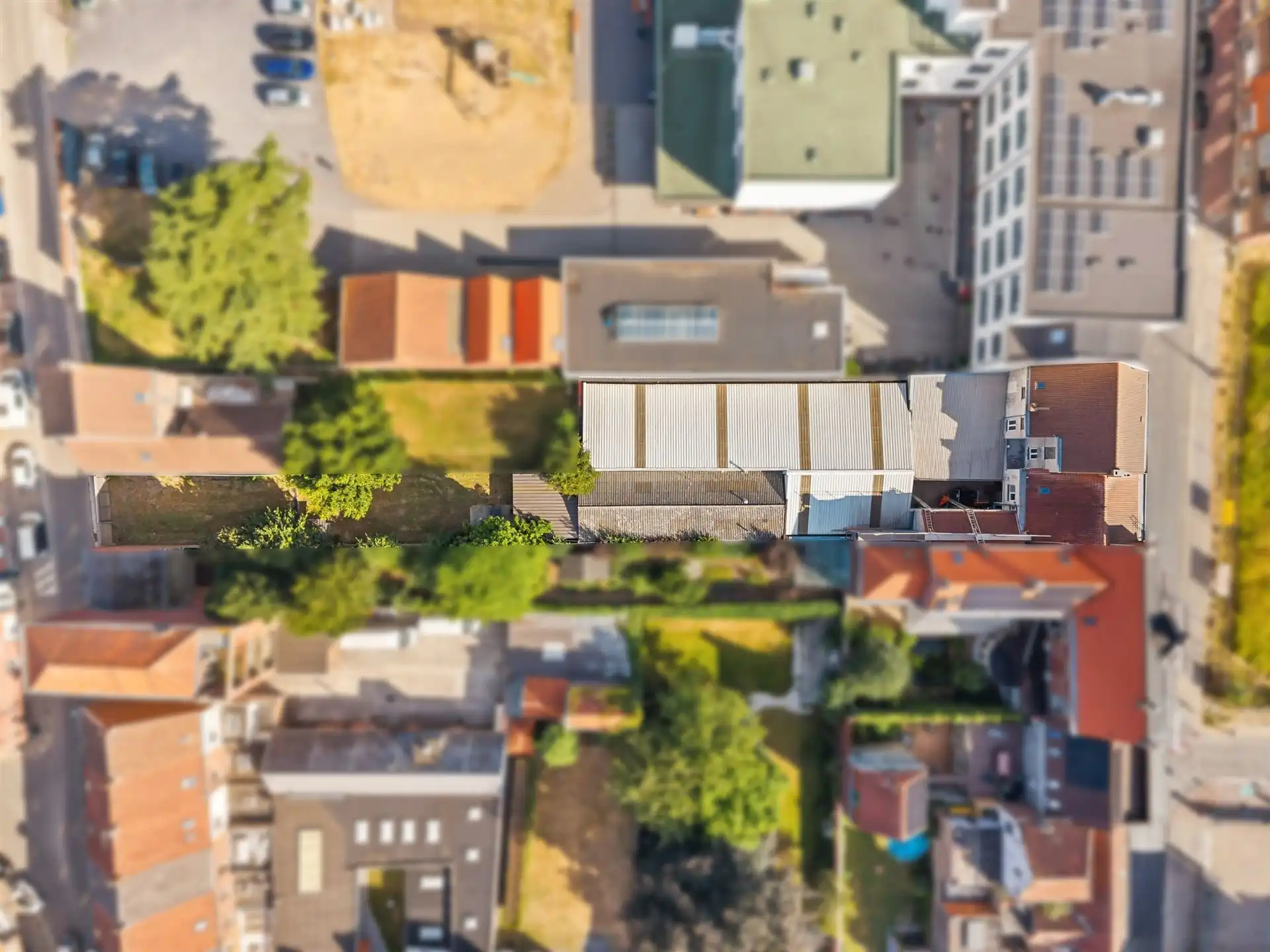 Commercieel gelegen winkel, woonst, magazijn en bouwgrond foto 24
