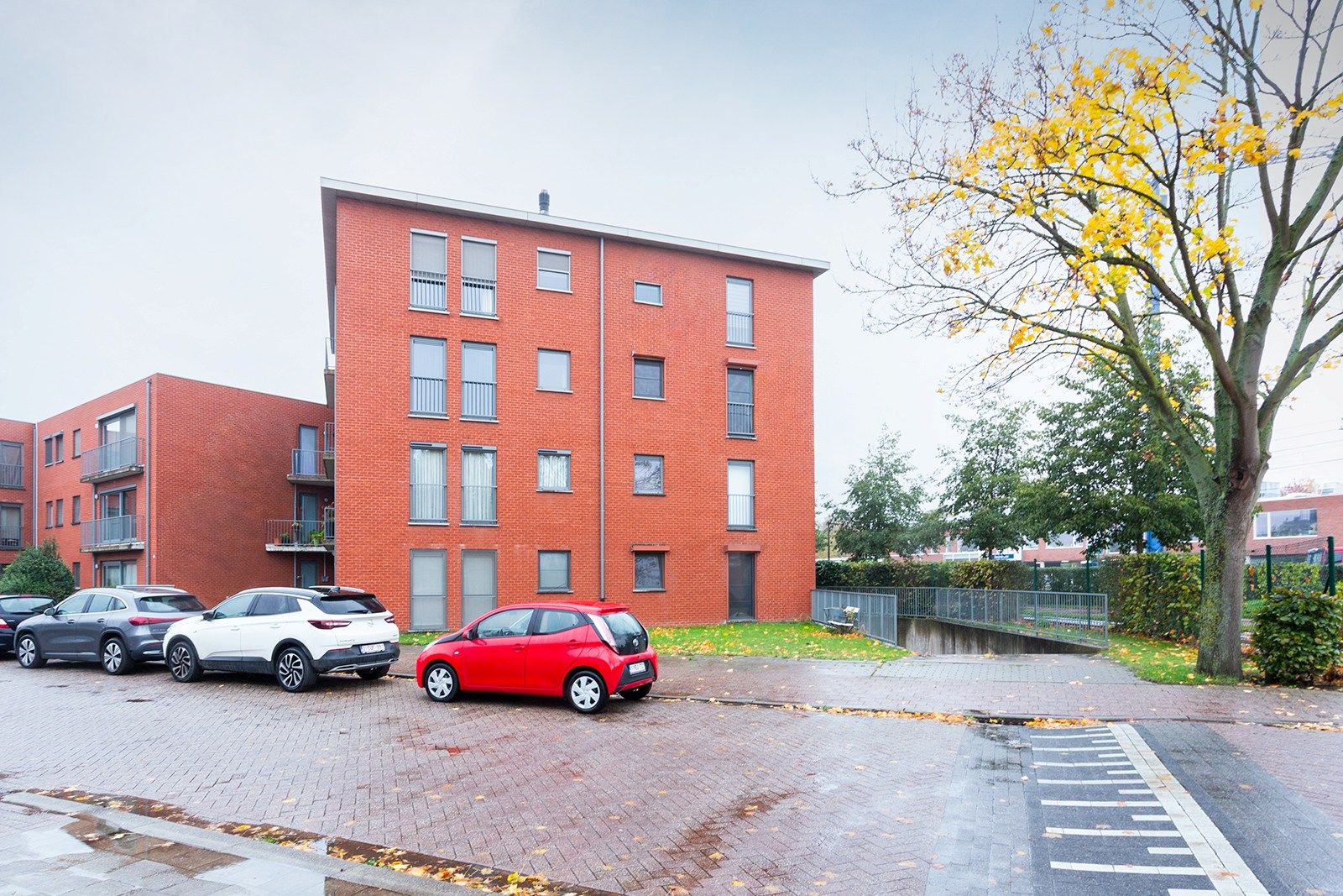 Instapklaar 3-slaapkamer appartement met tuin en moderne afwerking foto 22