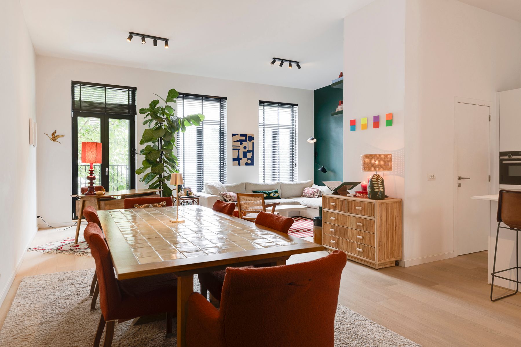 Lichtrijk, trendy appartement in gerenoveerd herenhuis foto 2