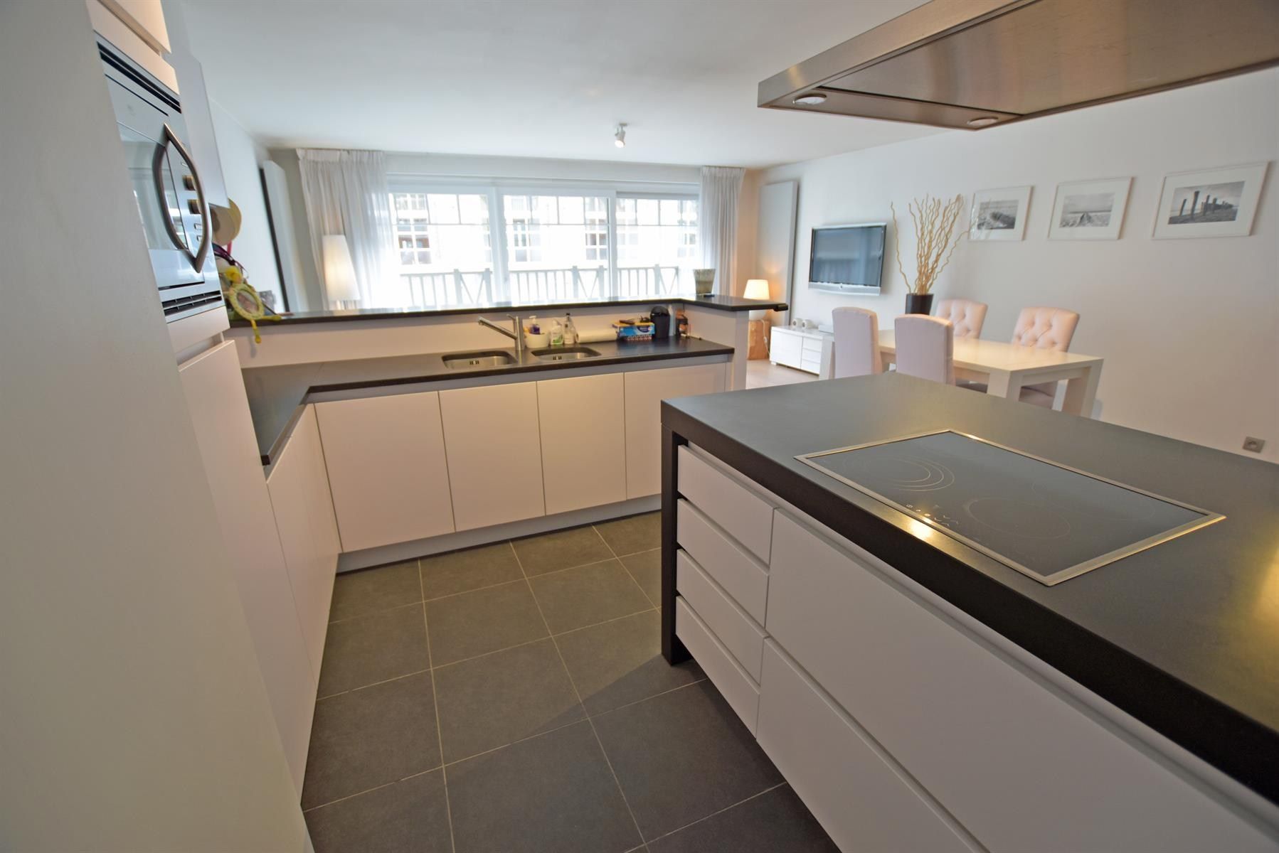 Mooi gemeubeld appartement op een rustige ligging, op wandelafstand van de Lippenslaan foto 5