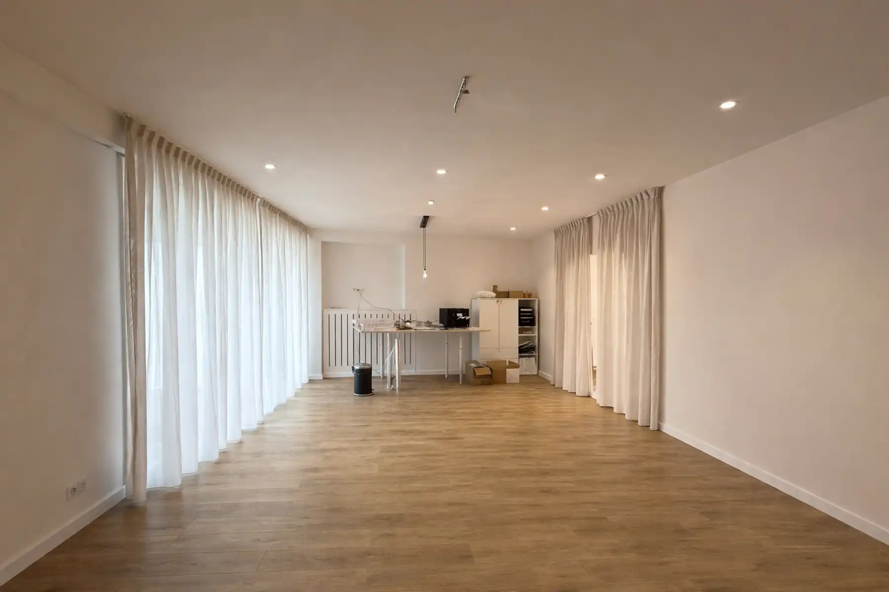 Zeer centraal gelegen polyvalent handelspand bestaande uit winkelruimte/kantoorruimte  foto 7