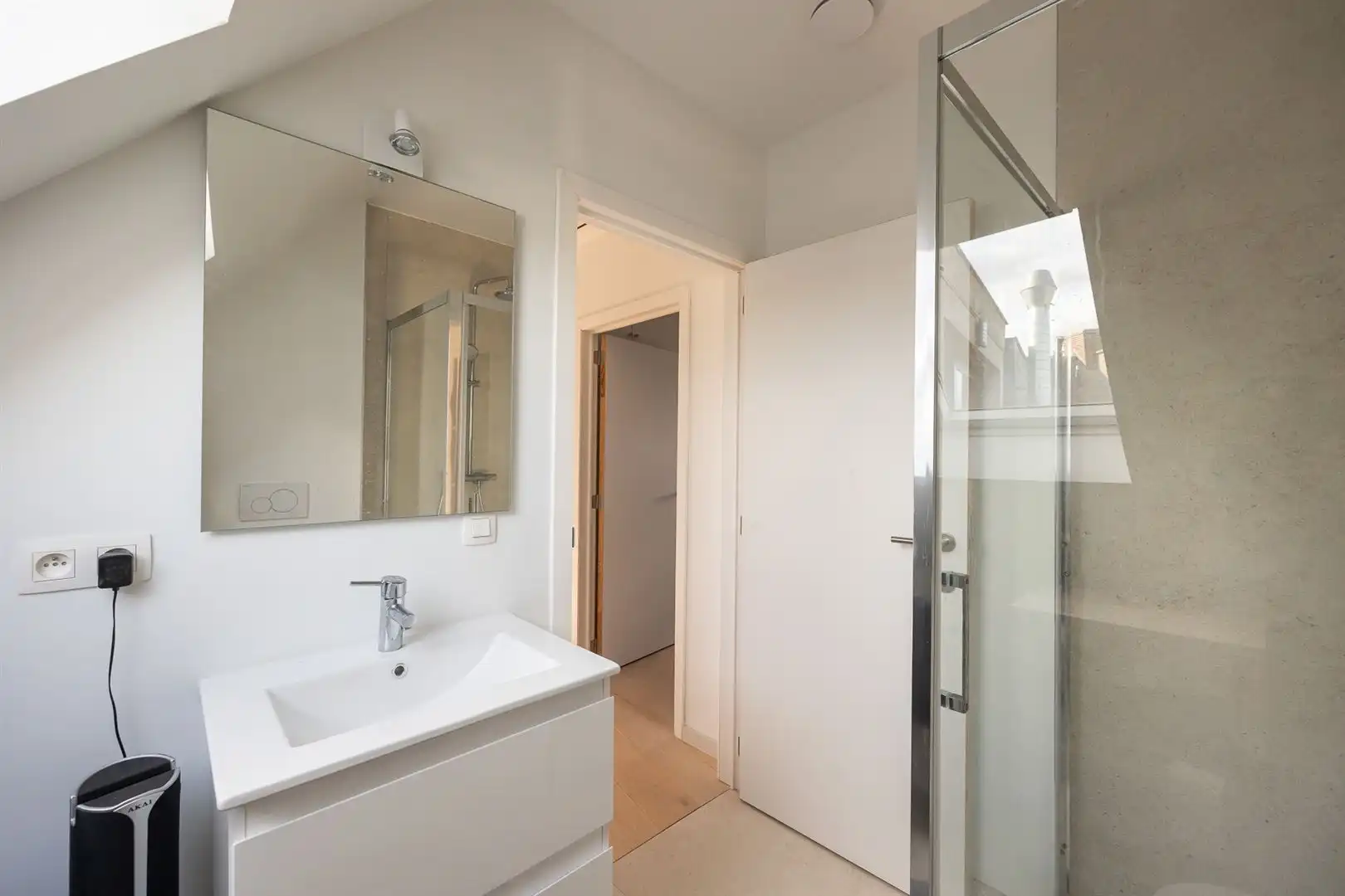 Lofty dakappartement met terras foto 19