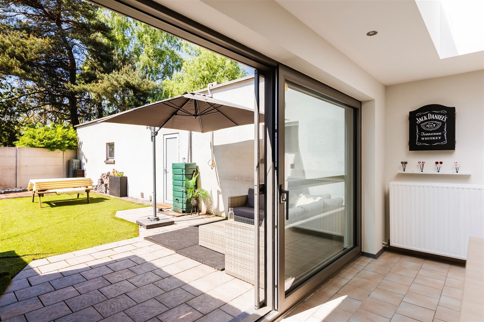 Instapklare woning met zeer grote garage en oprit foto 10