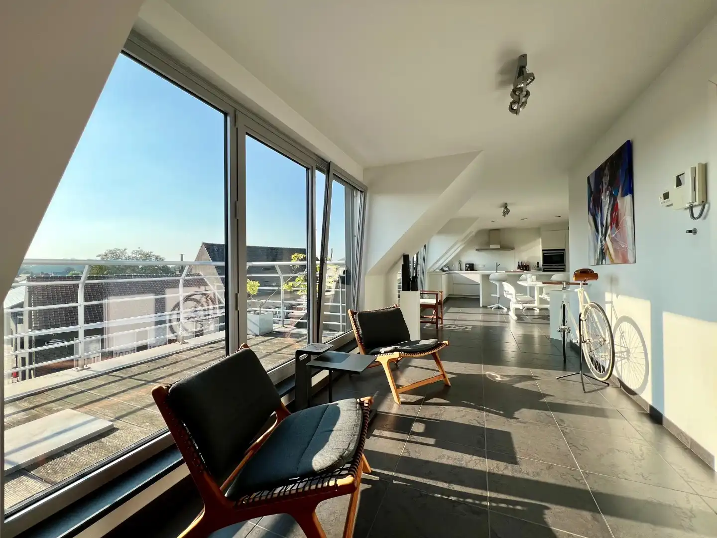 Duplex appartement met 3 slaapkamers en zolderberging foto {{pictureIndex}}