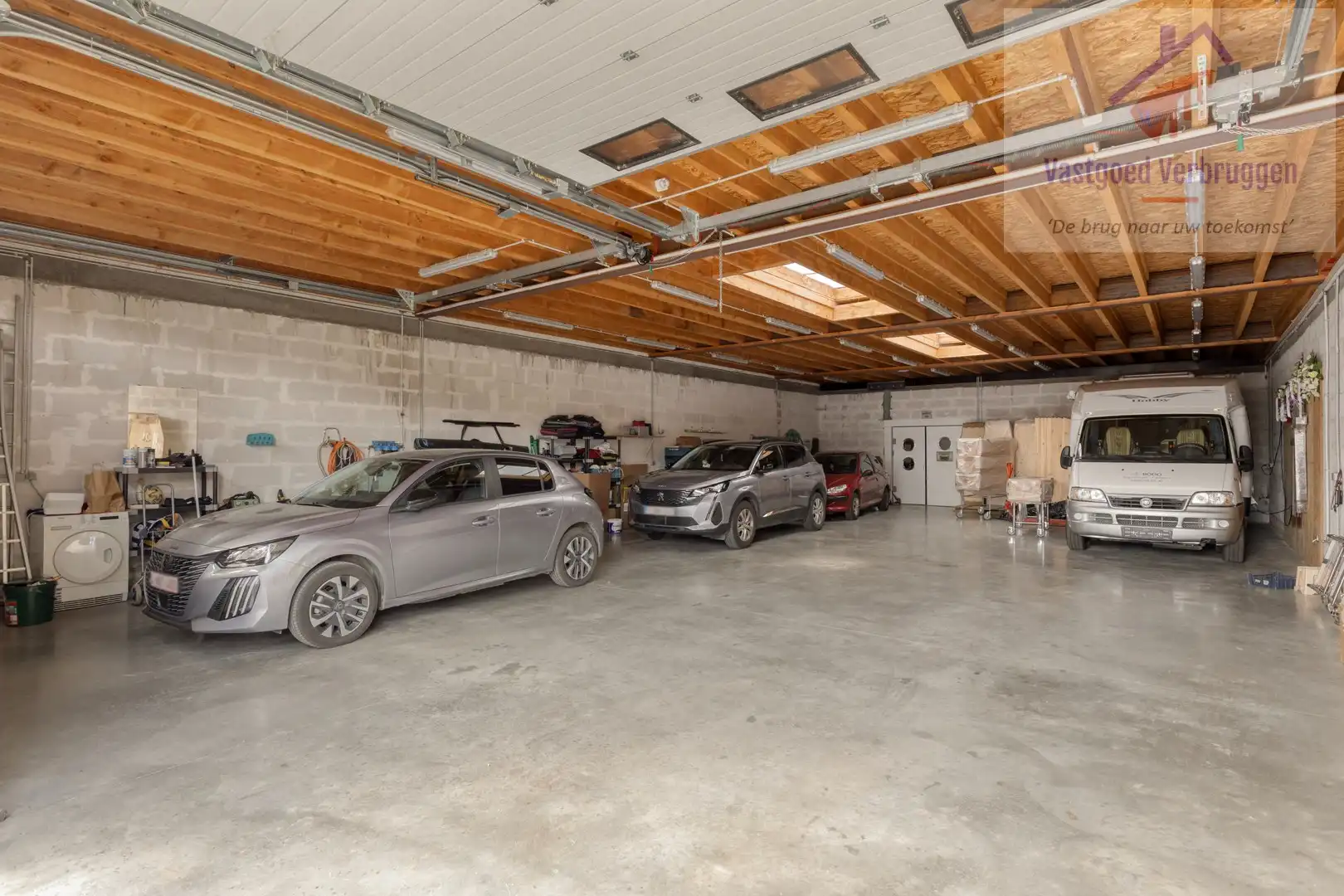 Ruime woning met dubbele loods foto 20