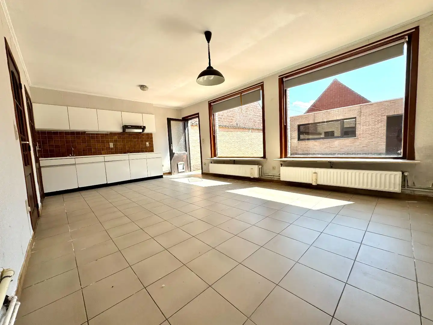 TE RENOVEREN WONING MET 3 SLPKS, GARAGE EN TERRAS foto 4