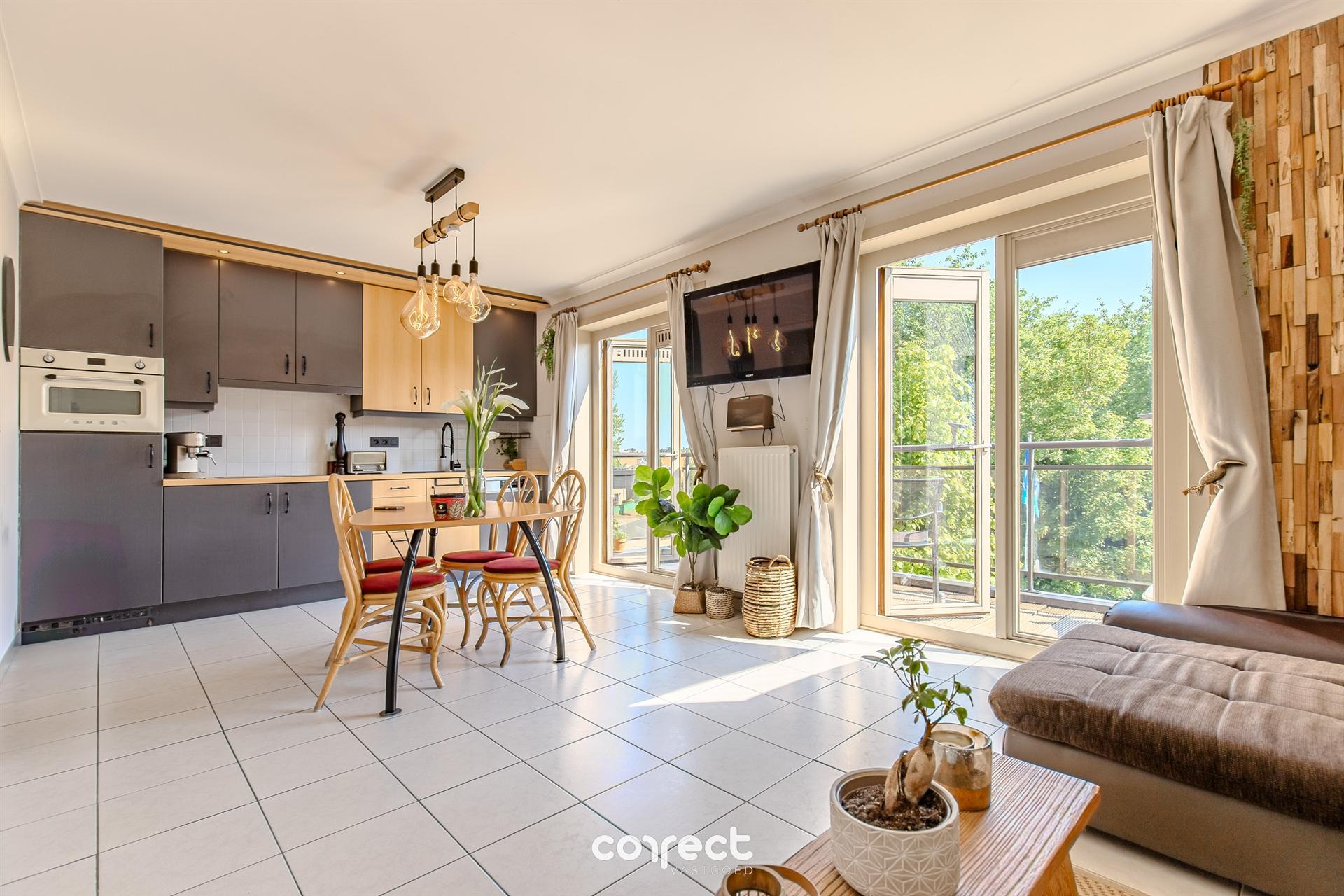 Instapklaar 1-slaapkamerappartement in Sint-Idesbald foto {{pictureIndex}}