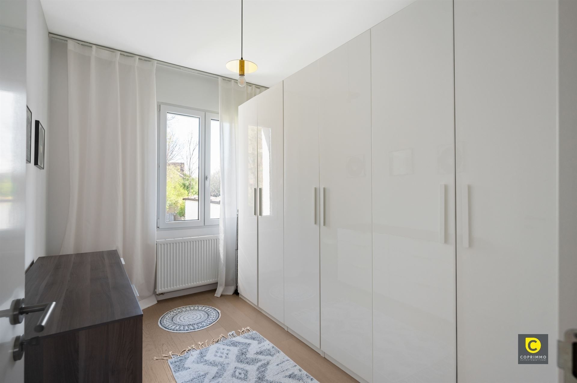 Gerenoveerde woning met 3 slpks, tuin en oprit foto 8