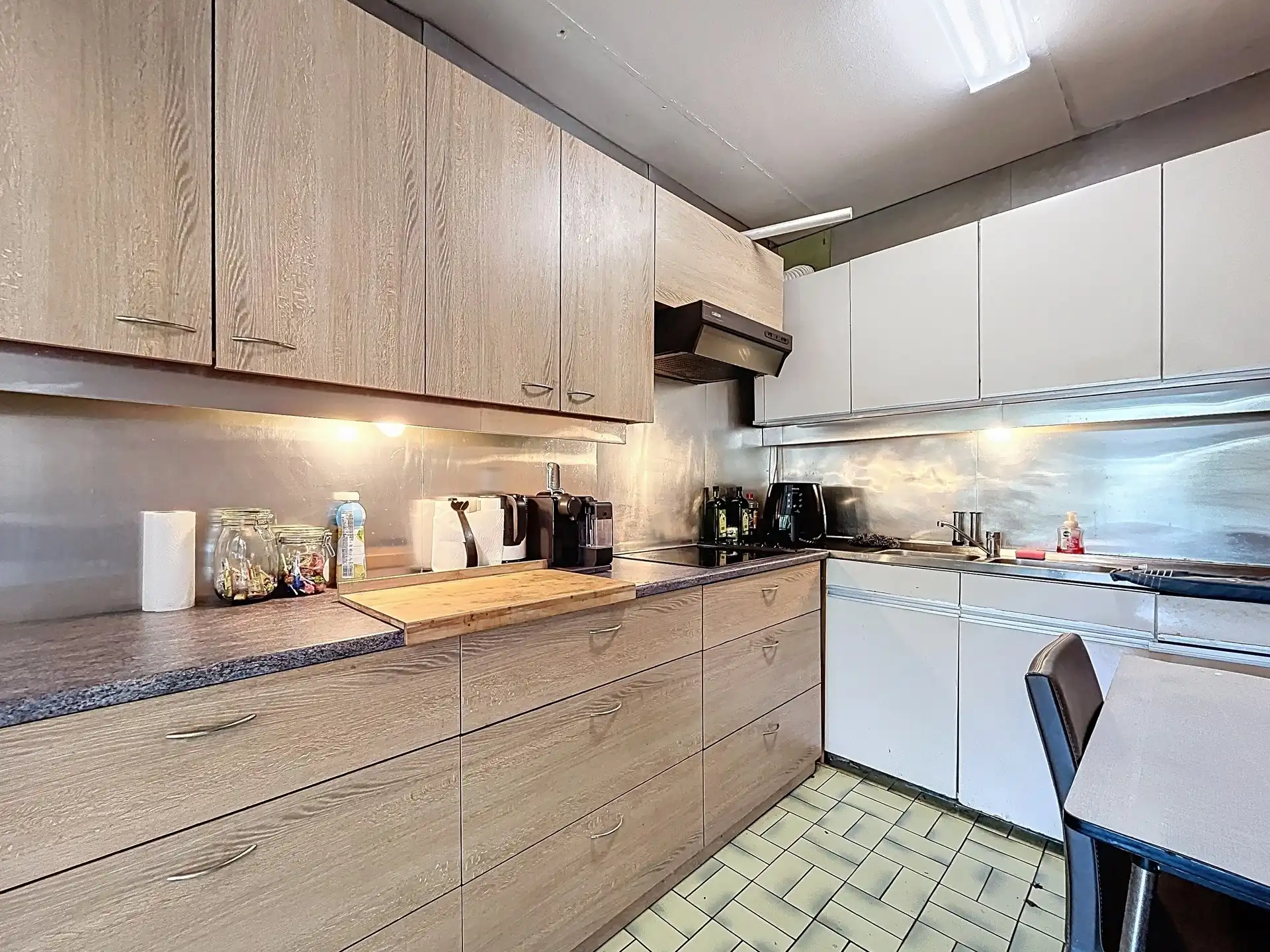 Ruime woning met 4 slaapkamers en garage gelegen in gunstige omgeving te Zwijndrecht! foto 7