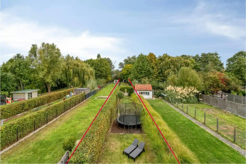 Ruim instapklaar huis: 4 slaapkamers, garage en grote tuin foto 3