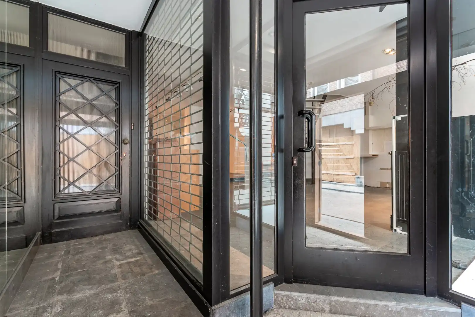 Handelshuis én appartement centrum Halle foto 4