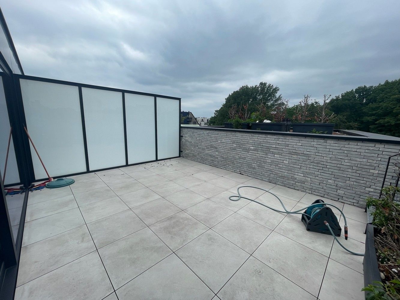 Genk, Kapelstraat 23 bus 5.2 - Modern appartement (94m²) met 2 slaapkamers, ruim terras (52m²), daktuin (12m²) en kelderberging (3,5m²). foto 2