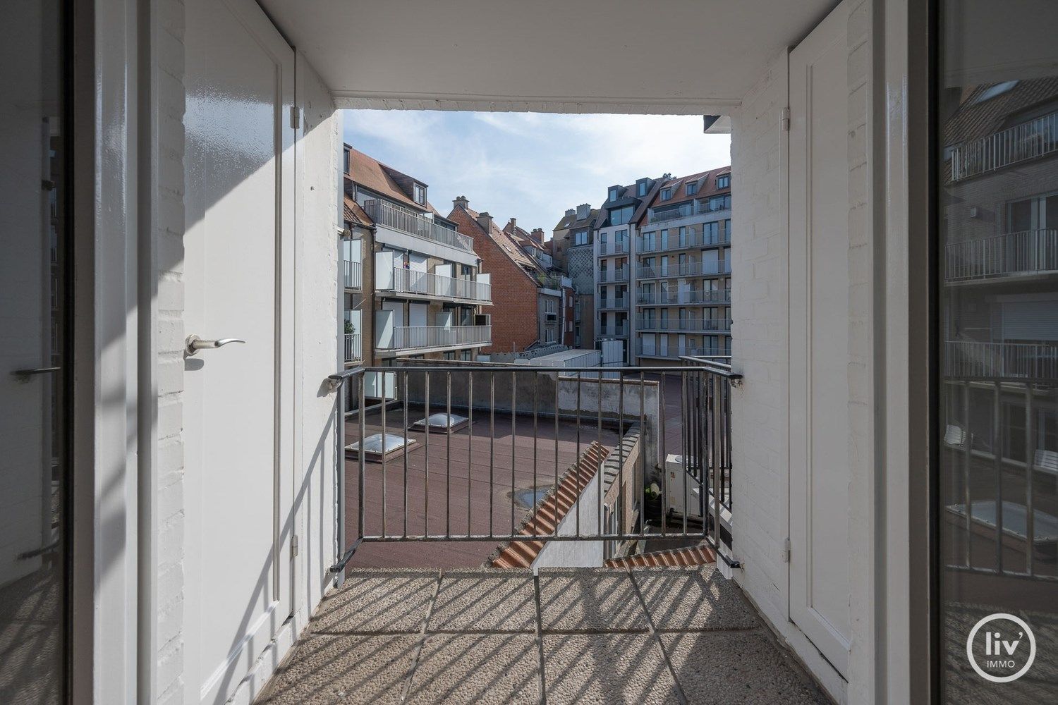 Ruim, instapklaar appartement  met 3 slaapkamers zeer centraal gelegen vlakbij de winkels van de Dumortierlaan en de Lippenslaan. foto 18