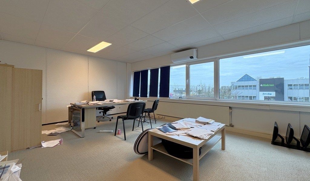 Instapklaar kantoor te huur nabij E313/E34 te Wommelgem foto 16
