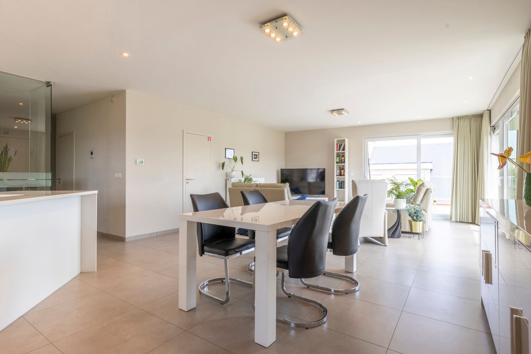 Recente penthouse met 2 slaapkamers en grote terrassen foto 8
