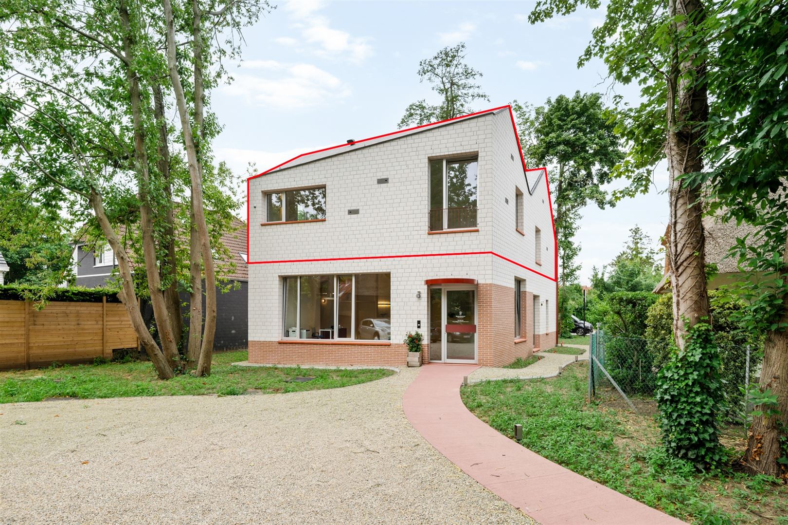 Luxe nieuwbouwappartement met terras, tuin en parking. foto 19