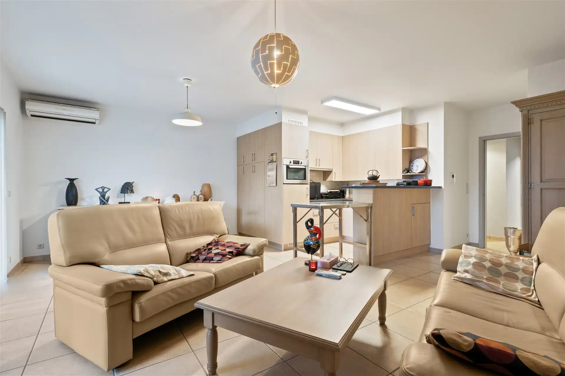 Instapklaar appartement met terras en 1 slaapkamer. foto 3