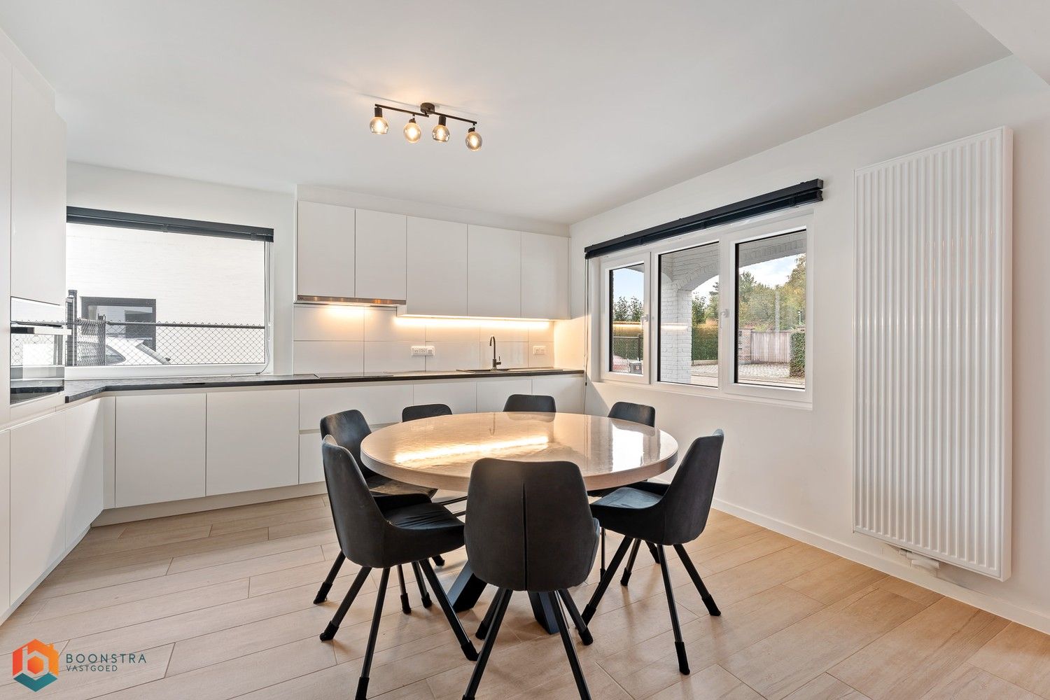 Gerenoveerde woning met 3 slpkrs op 683m foto 4