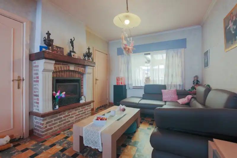 Rustig gelegen, te moderniseren woning met 3 slaapkamers (meer mogelijk), tuin en grote garage op 288m². foto 5