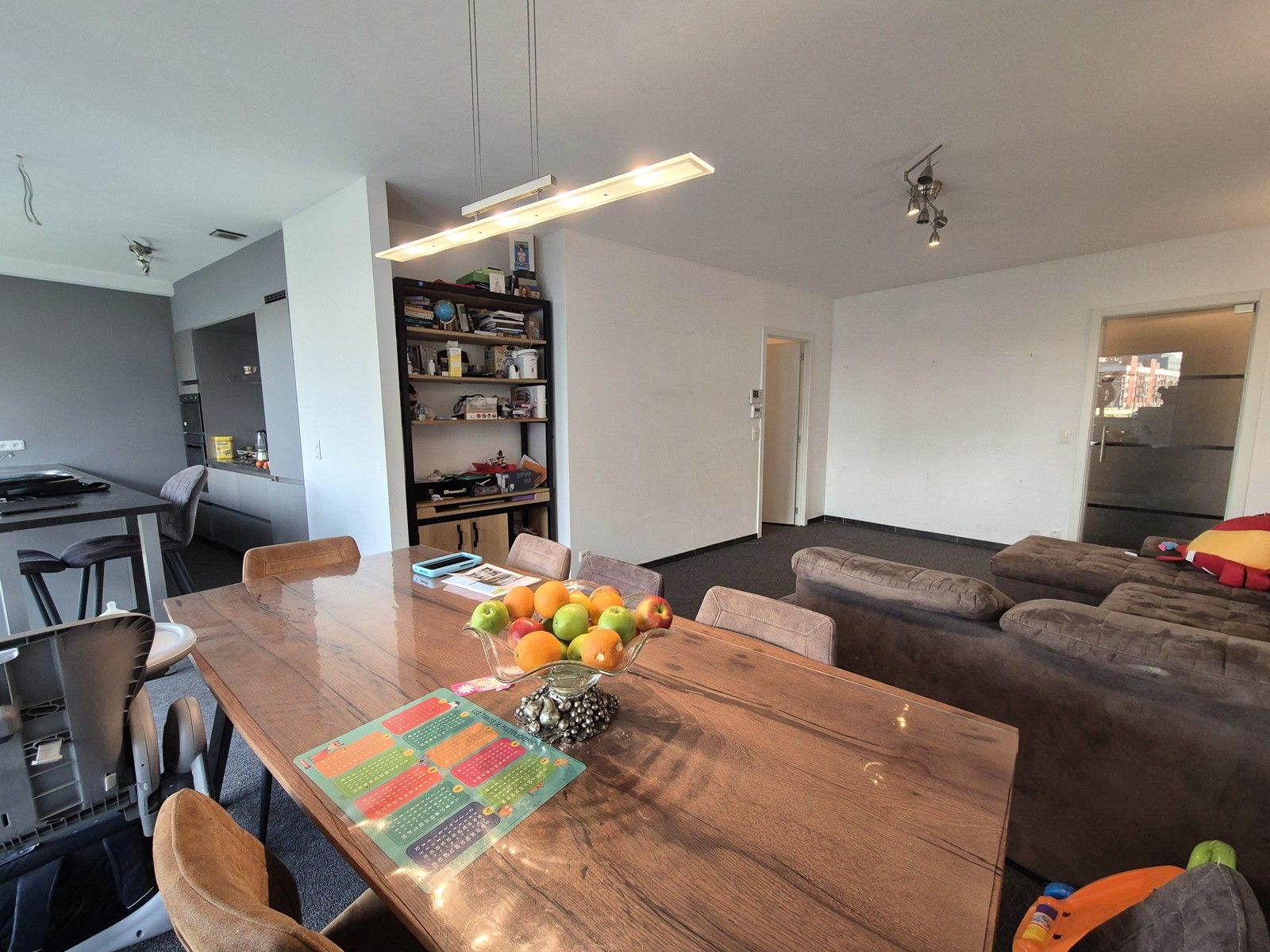 Grote glaspartij naar tuin/terras + recent esthetisch gebouw foto 3