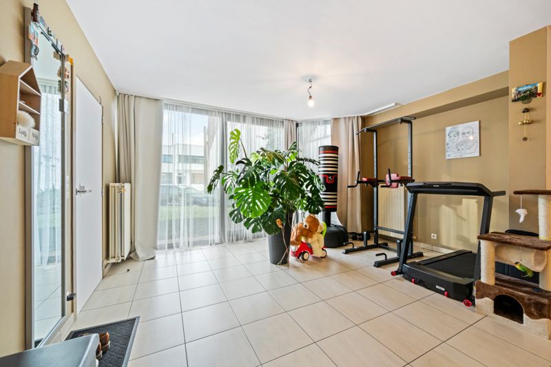Roeselare : ruime lichtrijke duplexappartement met zolder voorzien van  2 slaapkamers en een groot zonneterras binnenin een woonerf. (opp 143 m²) foto 3
