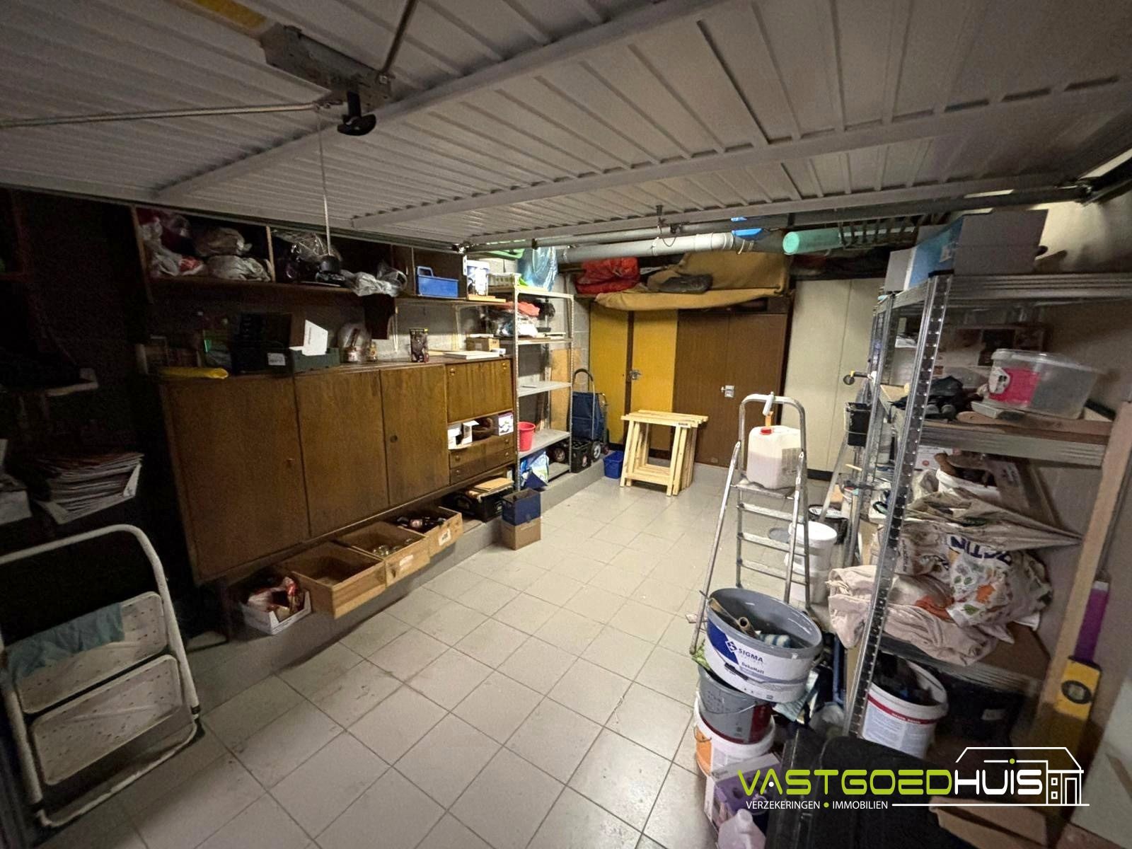Instapklaar tweeslaapkamerappartement met terras en garage foto 29