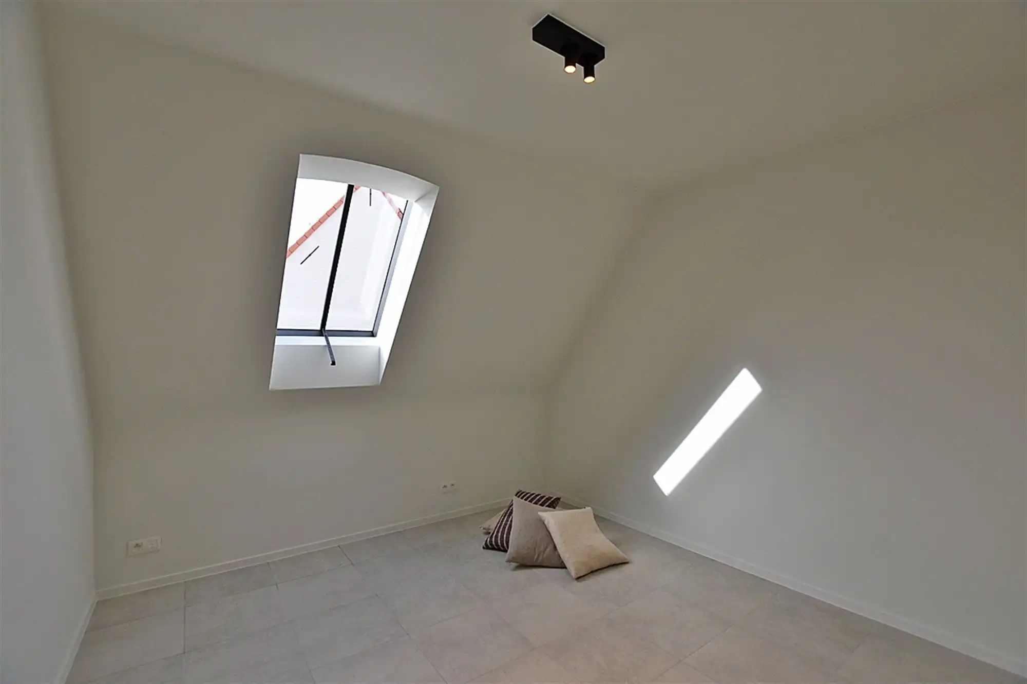 Instapklare DORPSWONING met 3 SLAAPKAMERS, TUIN/TERRAS, PARKING & grote KELDER foto 15