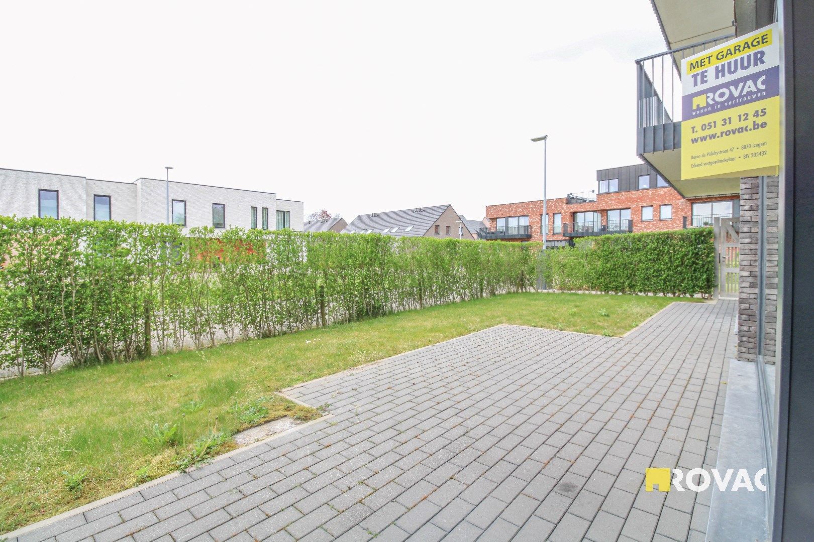 Gelijkvloers appartement met tuin en garage! foto 9