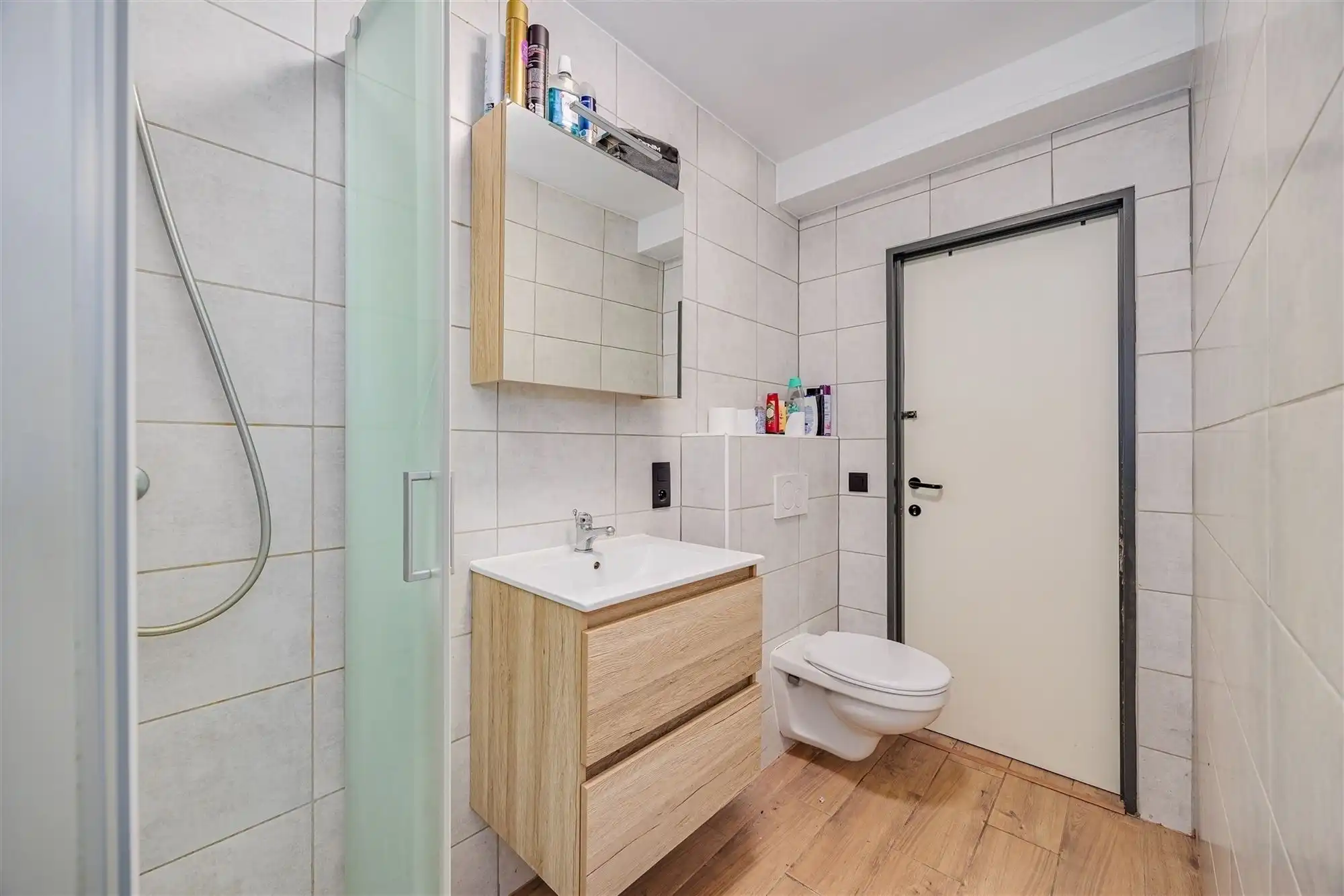Instapklaar 2 slaapkamer appartement met gezellige tuin foto 15