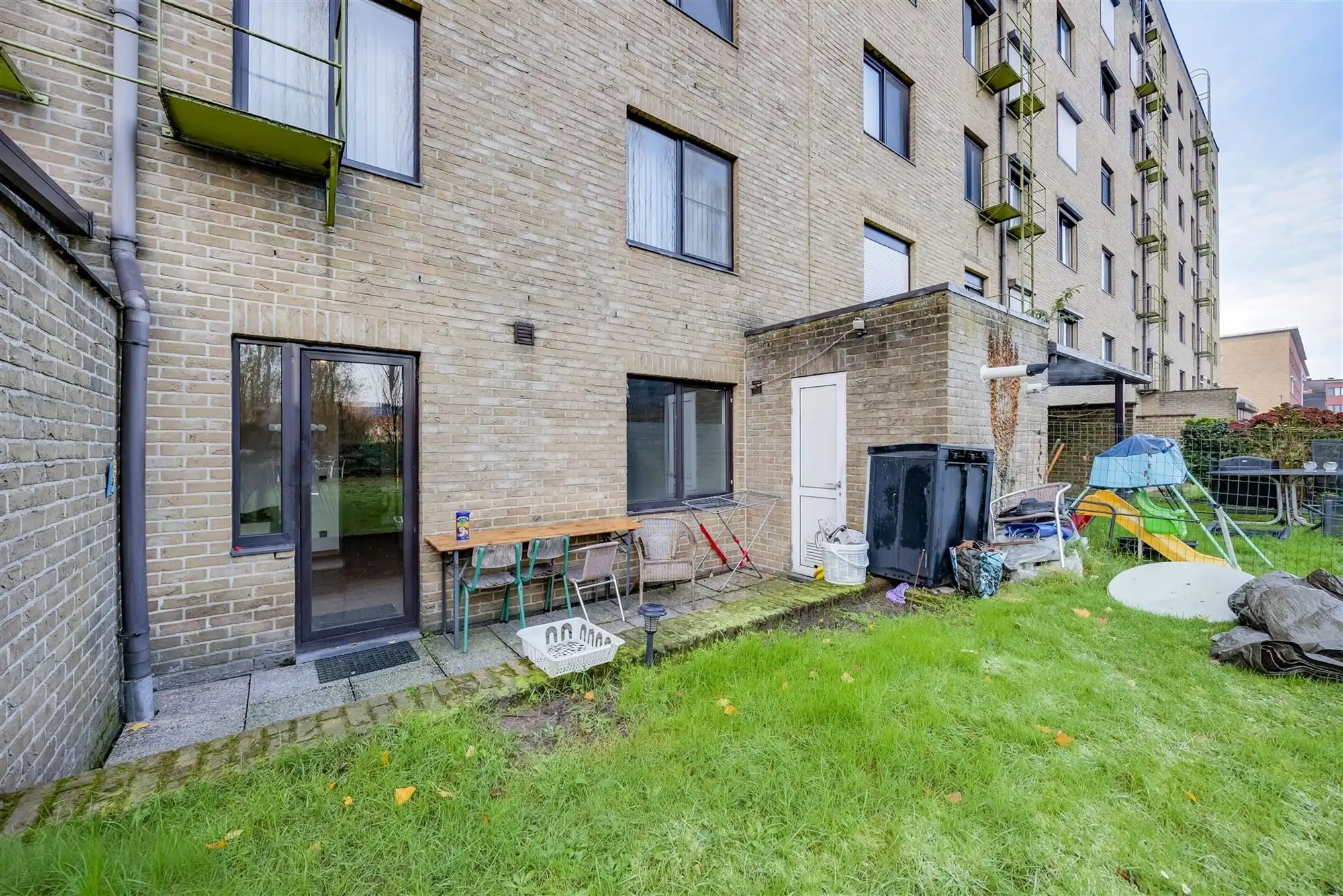 Instapklaar 2 slaapkamer appartement met gezellige tuin foto 15