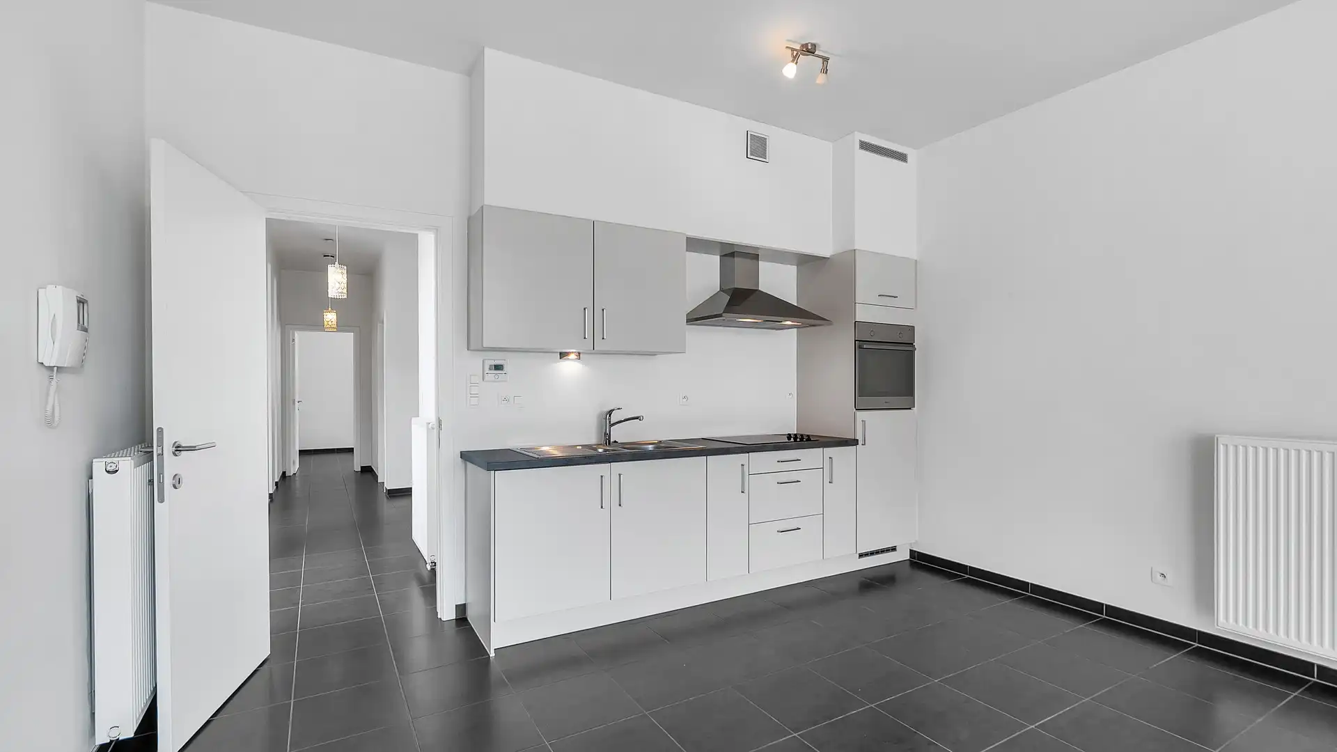 Gelijkvloers appartement met terras en private parking. Uitstekende ligging aan de vernieuwde Markt. foto 13