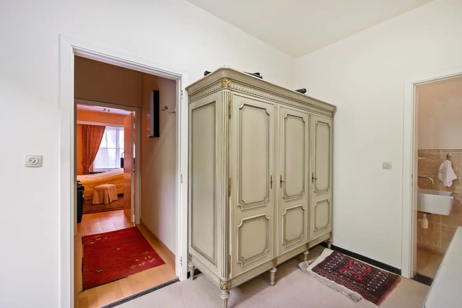 Ruime villa met 5 slpkrs, zwembad en handelsruimte op perceel van 3383m² te Berlaar foto 19