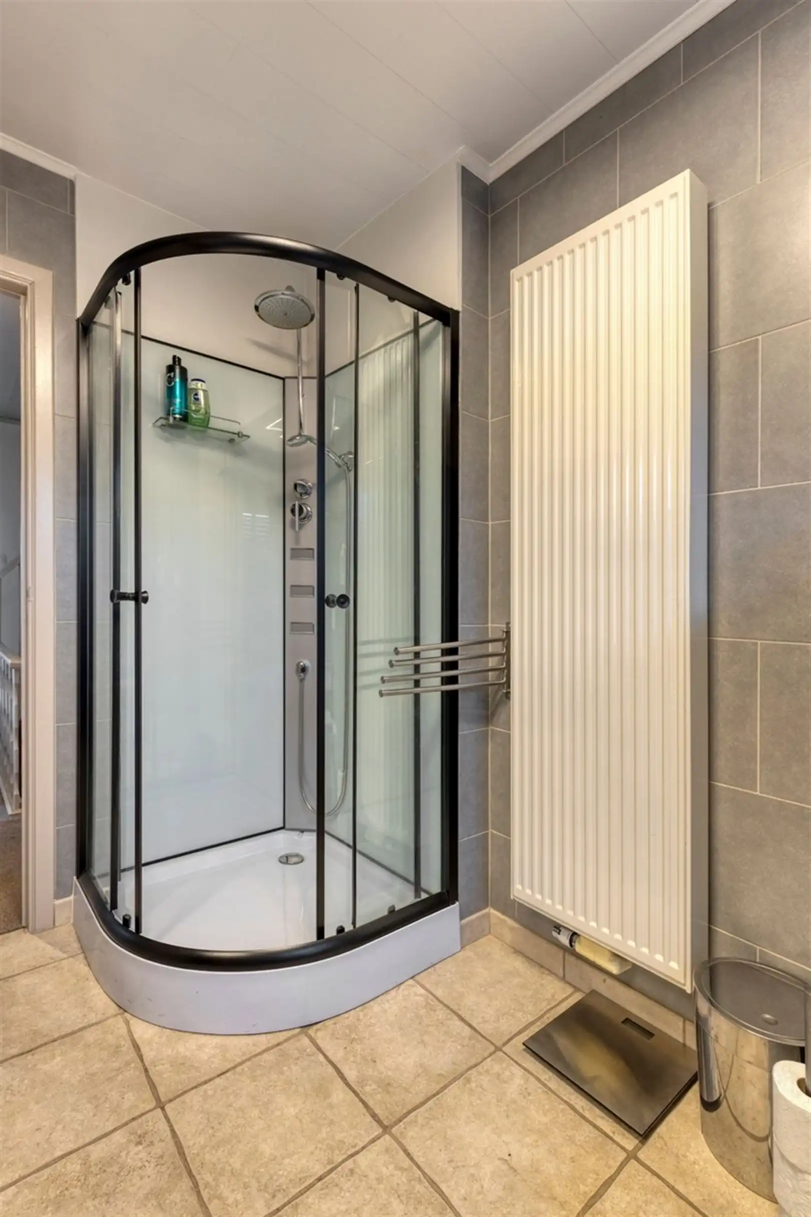 Goeddraaiende broodjeszaak met woning op toplocatie. foto 21