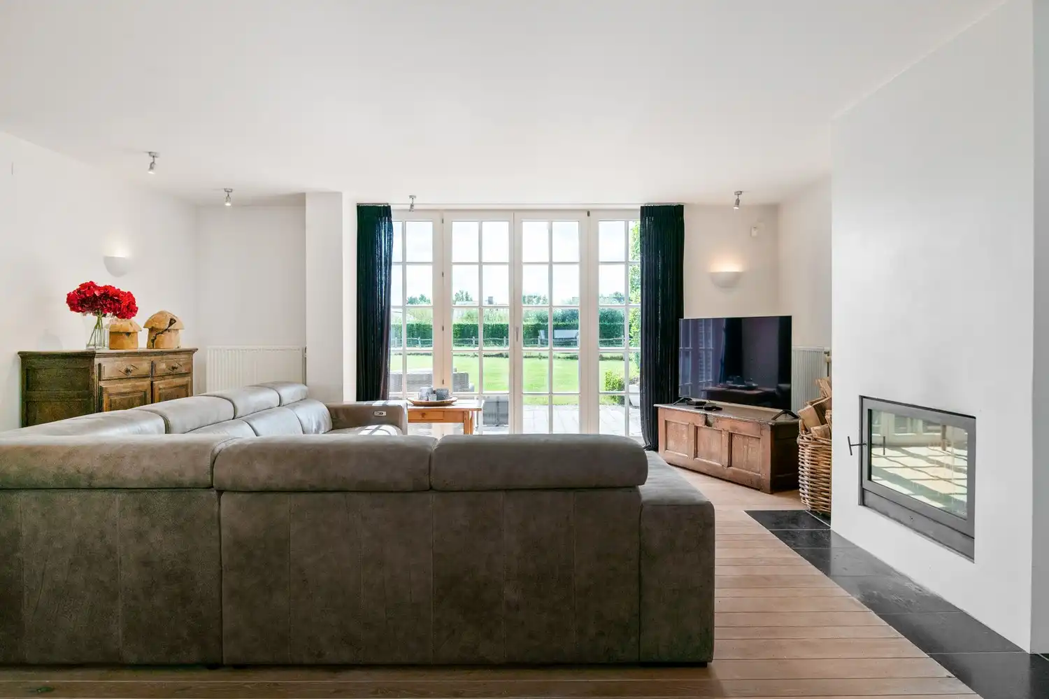 Gerenoveerde villa met bijgebouw en vijver op een perceel van 1,8 ha te Putte foto 7