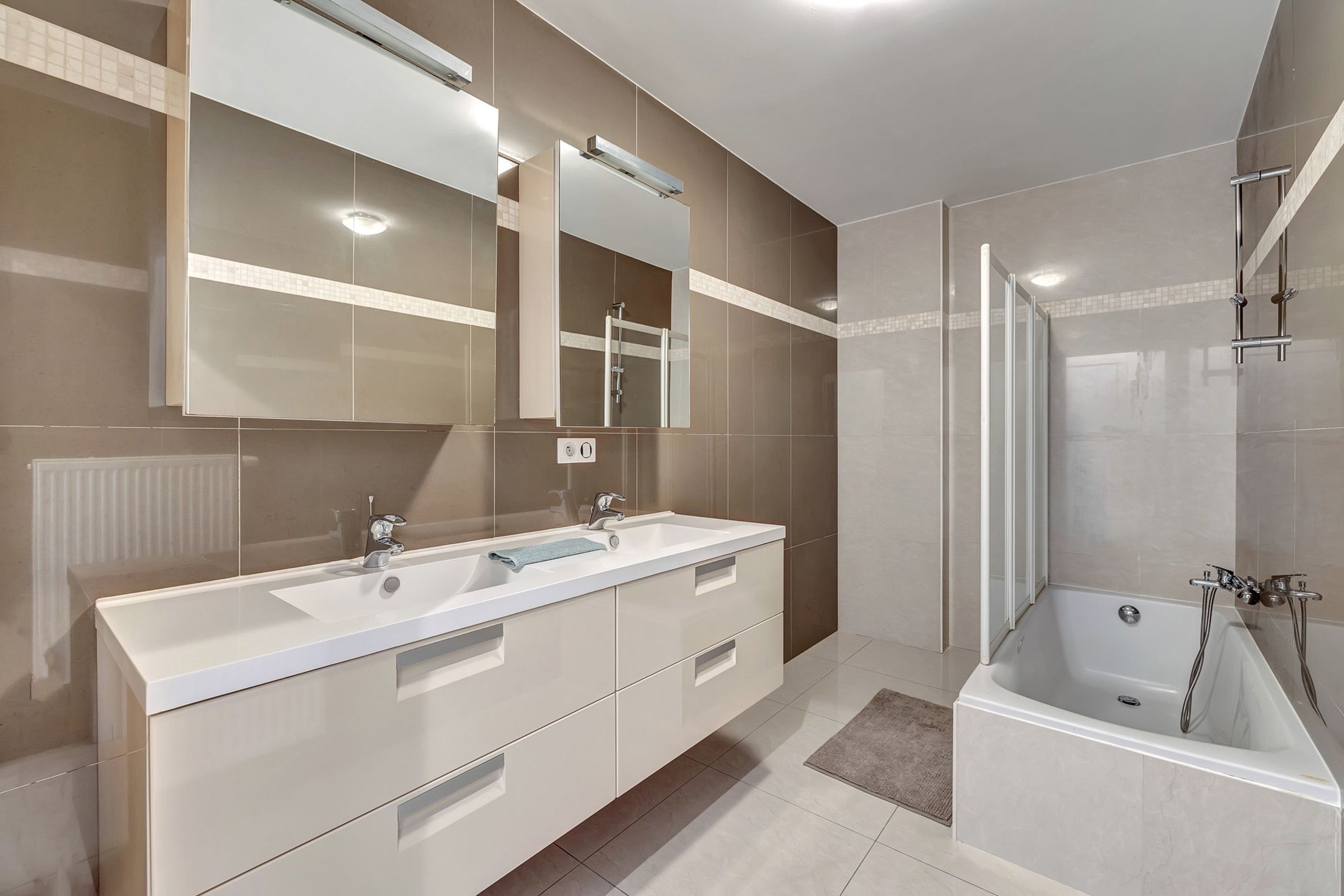 Instapklaar appartement met garage en ruime kelderberging foto 13