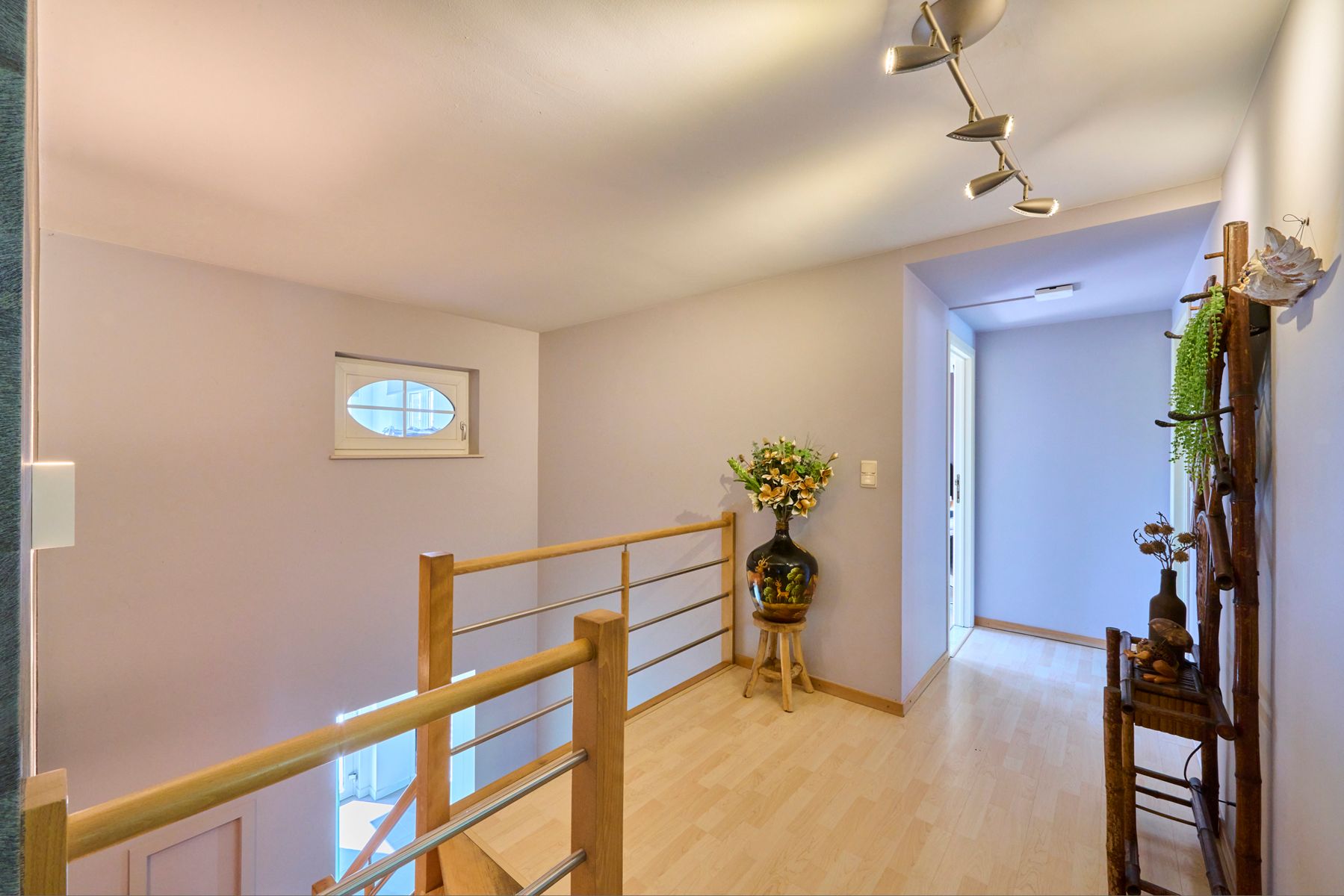 Exclusieve woning met handelzaak,appartement, zwembad en lift. foto 44