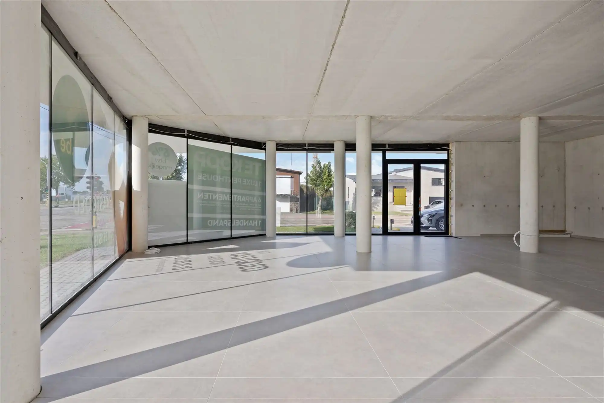 HANDELSPAND VAN 112M² MET 4 AUTOSTAANPLAATSEN OP COMMERCIËLE TOPLIGGING TE BERINGEN! foto 8