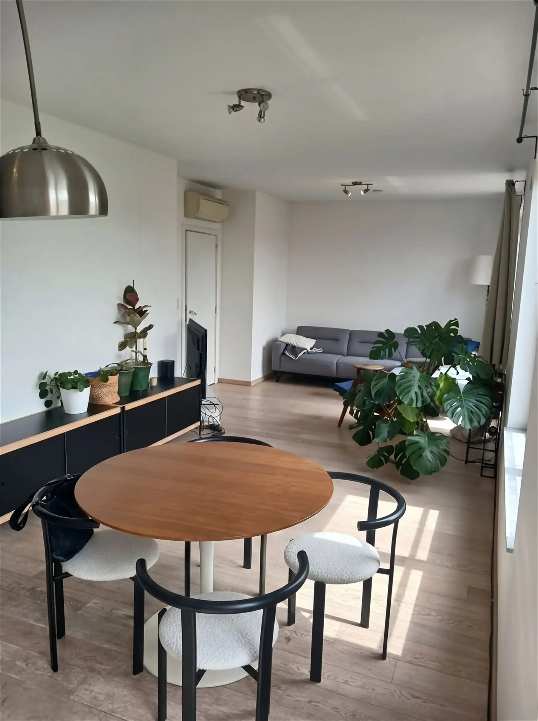 Ruim licht appartement met zicht op skyline van Brussel  foto 4