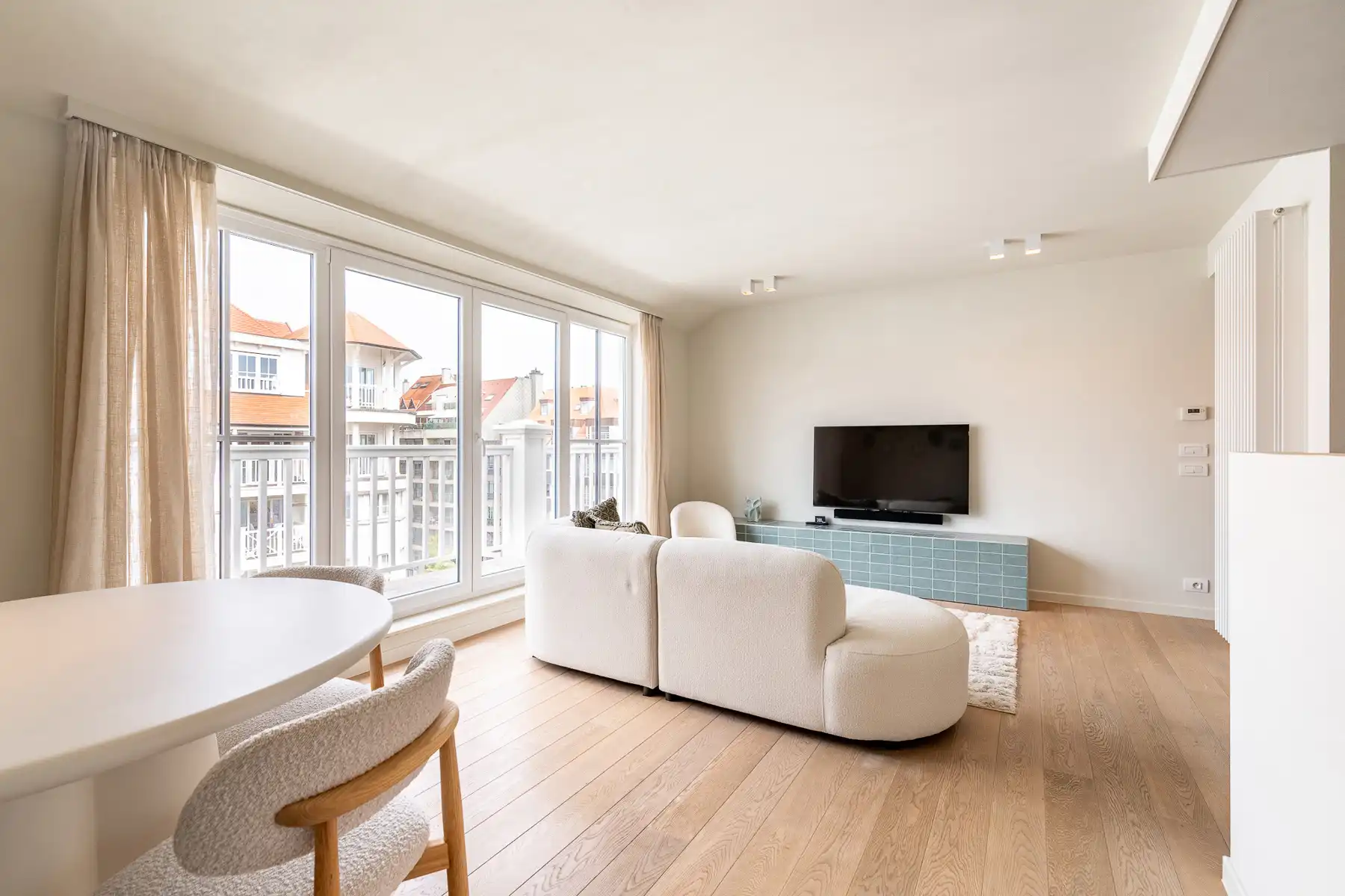 Gemeubeld instapklaar duplexappartement gelegen Lippenslaan foto 6