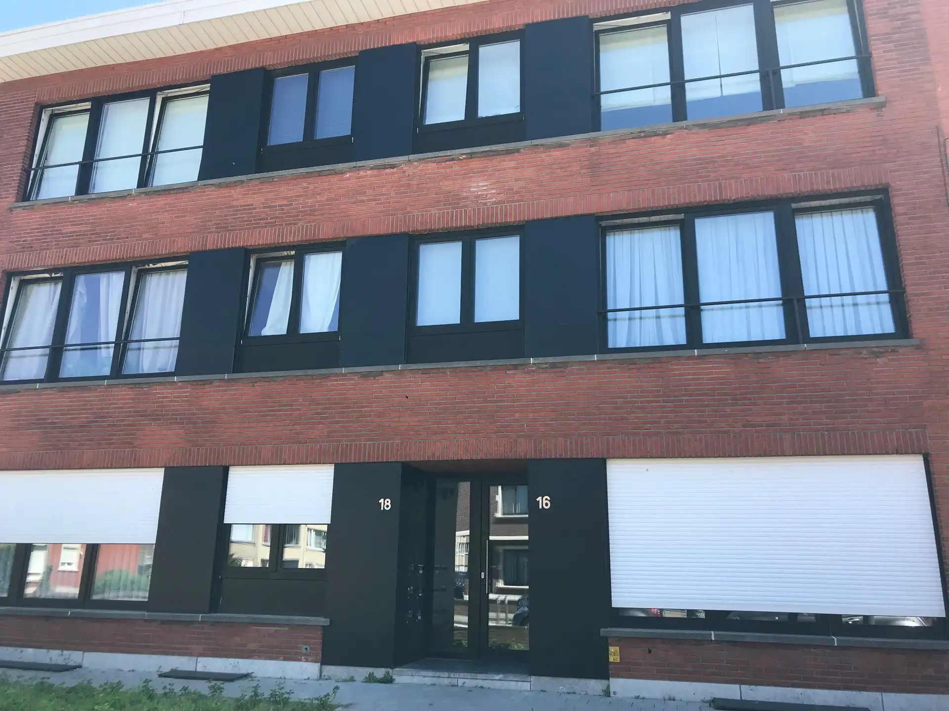 Zeer goed gelegen appartement op de tweede verdieping met 2 slpk en terras foto {{pictureIndex}}