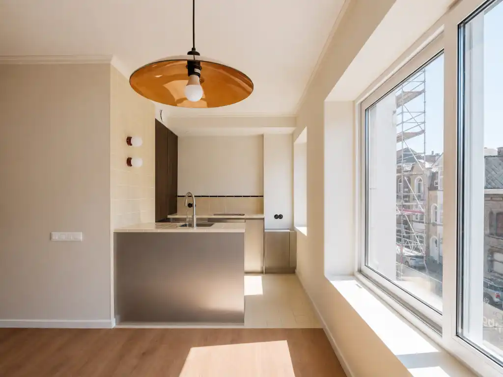 Stationsbuurt Gent-Sint-Pieters – gerenoveerd appartement met 2 slaapkamers en EPC A-score foto {{pictureIndex}}
