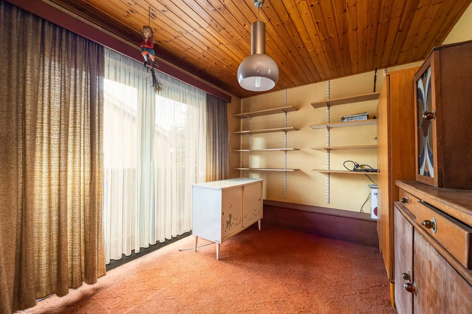 Charmante, te restaureren seventies-woning met 3 slpk. foto 14